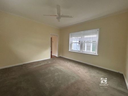 CHARMING & COMFORTABLE! - Photo 2