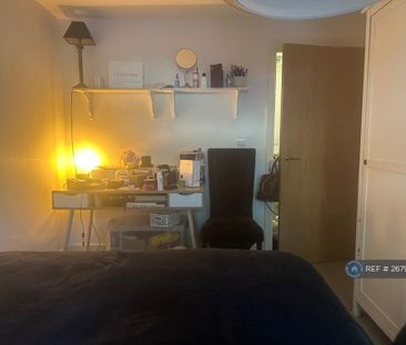 1 bedroom in a flat share to rent - Photo 5