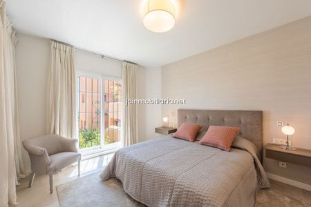 Apartamento en Marbella, Nueva Andalucia, alquiler - Photo 2