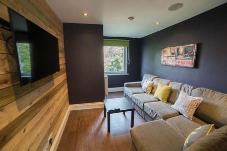 4 bedroom apartment to rent - Photo 2