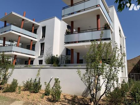 A PIERRELATTE, APPARTEMENT DE STANDING DANS RESIDENCE RECHERCHEE, F3 82.90 M2 EN REZ DE CHAUSSEE - Photo 2
