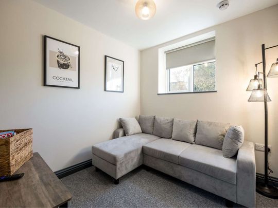 Crowell Road Room 7 - Photo 1