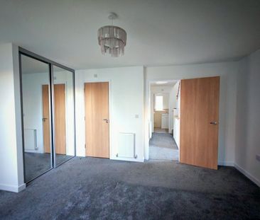 4 bedroom end of terrace house to rent - Photo 3