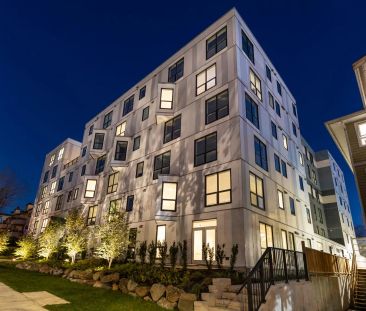 Victoria - 127 E 12th St — 1 Bedroom + Den - Photo 1