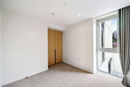 A stunning duplex apartment with a terrace in the sought after Lillie Square. - Photo 4