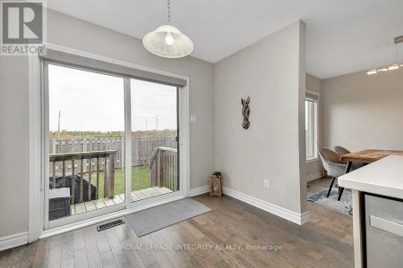 356 AXIS WAY - Photo 2