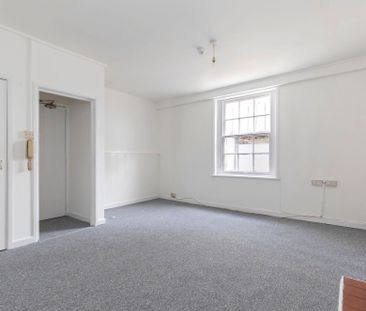 Clarence Square, Cheltenham GL50 4JR - Photo 2