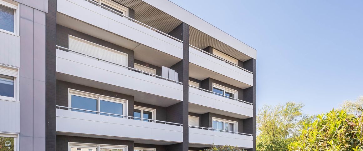 Top renovierte Wohnung mit Balkon, Fahrstuhl, Einbauküche und Stellplatz in Bielefeld Heepen - Photo 1