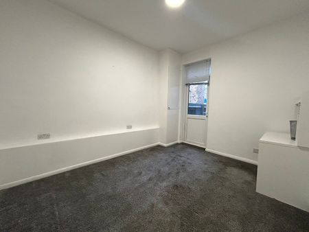 2 Bed Flat, Harley Road, NW10 - Photo 4