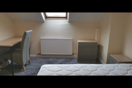 Room in a Shared House, Great Cheetham Street West, M7 - Photo 5