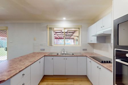 26 Budgeree Drive, Aberglasslyn NSW 2320 - Photo 5
