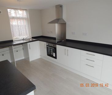 Langley Close, Matchborough - Photo 3