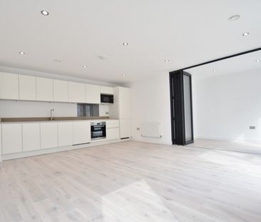 49 Station Road, 49 Station Road, Gerrards Cross,SL9 - Photo 5