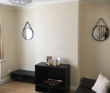 3 Bed Semi-Detached House, Hillfield Avenue, NW9 - Photo 1