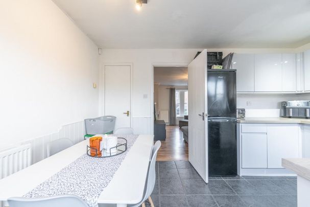 3 bedroom semi-detached house to rent - Photo 1