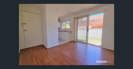 Quiet 2 Bedroom Townhouse - Photo 2