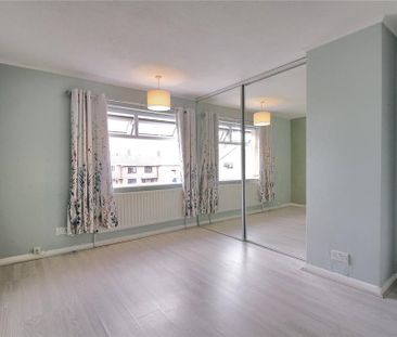 4 bedroom semi-detached house to rent - Photo 5