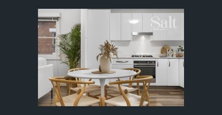 Move in ready with two garages - 6 month lease - Photo 3