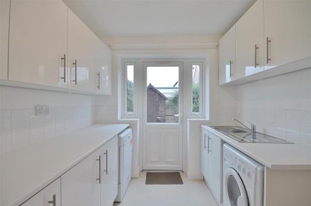 3 bedroom semi-detached house to rent - Photo 5