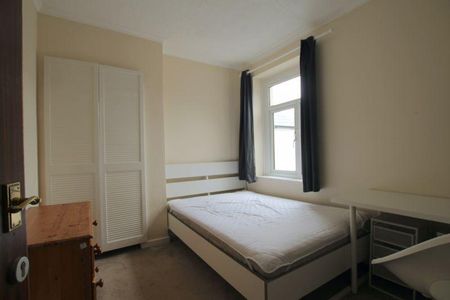 4 bedroom terraced house to rent - Photo 3