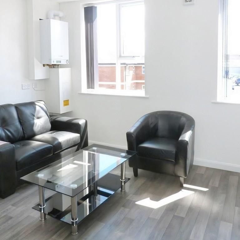 1 bedroom in a flat share to rent - Photo 1