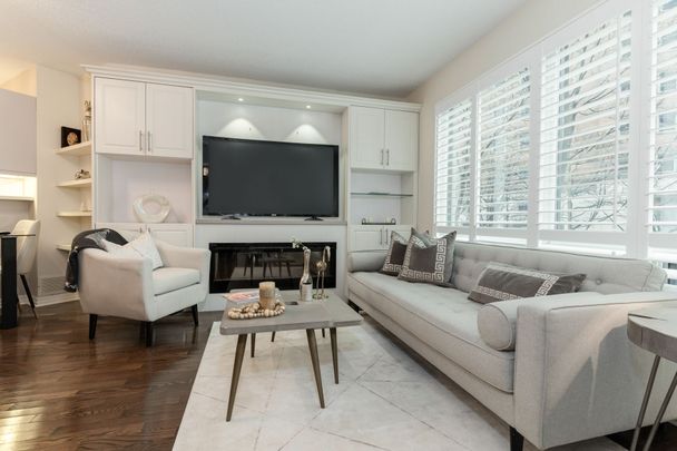 For Lease - 300 Bloor Street Unit# 309, Toronto, Ontario - Photo 1