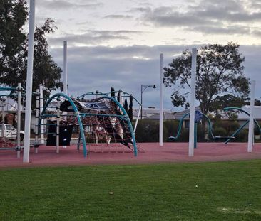 Beautifully Renovated 4-Bedroom Home - Ready for Lease! - Photo 2