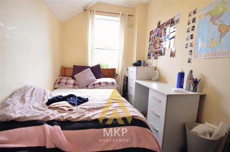 4 bedroom terraced house to rent - Photo 3