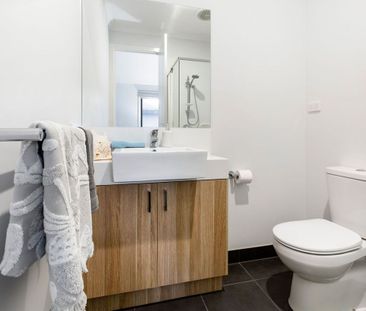 Modern Three-Bedroom Oasis in a Prime Seaside Location - Photo 5