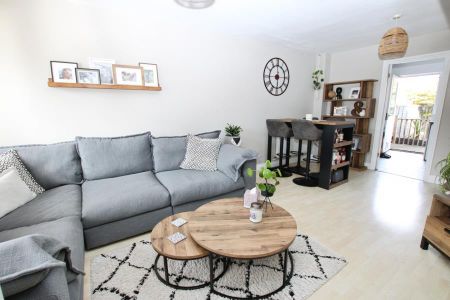 2 bedroom terraced house to rent - Photo 3