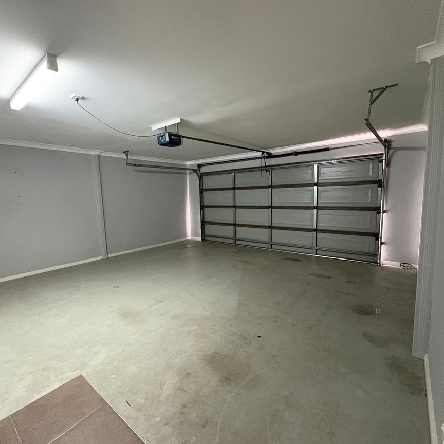 Townhouse Located in a Quiet Complex - Photo 1