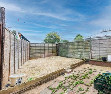 3 bed House - Semi-Detached To Let - Photo 6