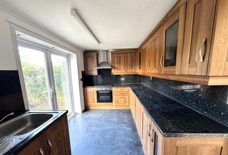 2 bedroom semi-detached house to rent - Photo 5