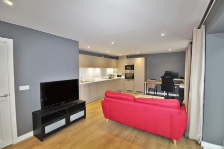 1 bedroom Flat To Let - Photo 4