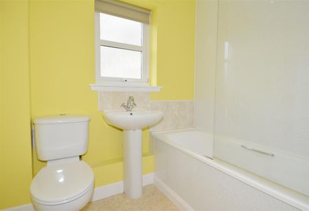 2 Bed Flat - First Floor - Photo 5