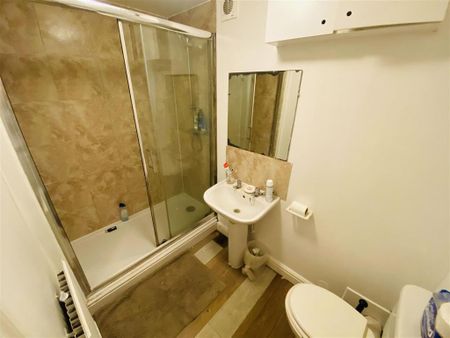 3 bedroom ground floor flat to rent - Photo 5