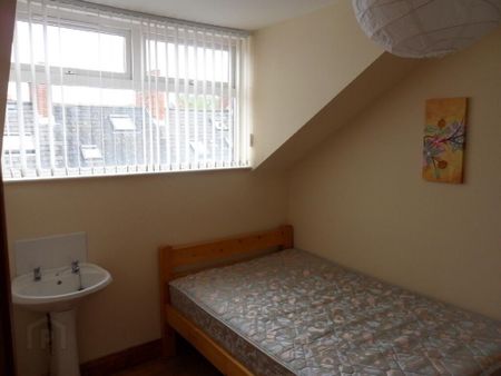 8 Collingwood Avenue, Holylands, Belfast, BT7 1QT - Photo 3