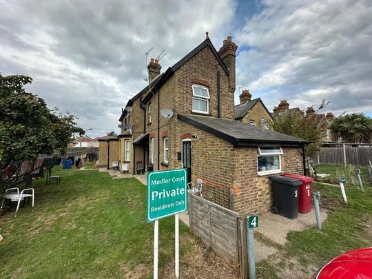 2 bedroom flat to rent - Photo 1
