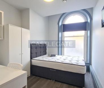 1 bedroom in a flat share to rent - Photo 4