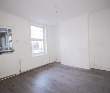 4 bedroom semi-detached house to rent - Photo 1