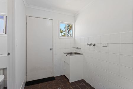 Walk to shops - Photo 4