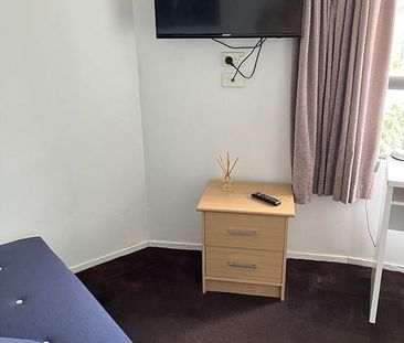 Fully furnished so handy - Photo 1