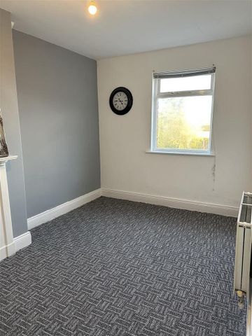 3 bedroom flat to rent - Photo 3
