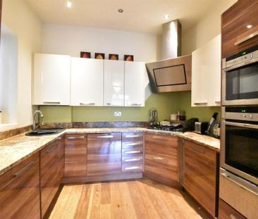 2 bedroom ground floor flat to rent - Photo 3