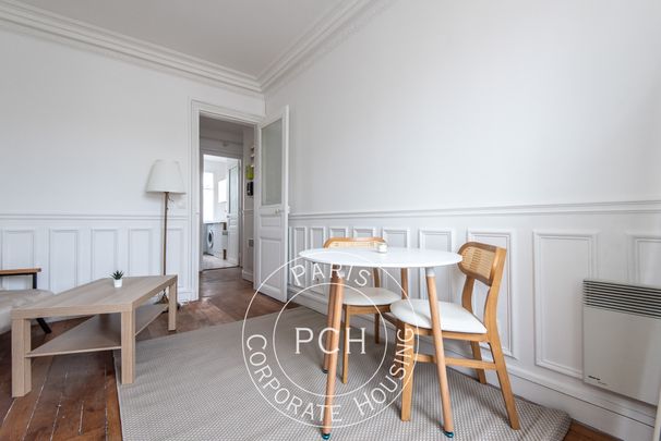 Rue Mathurin Régnier, - Photo 1