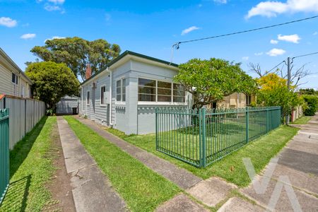 39 Sunderland Street, Mayfield NSW 2304 - House For Rent | Domain - Photo 2