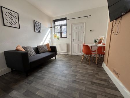 3 bedroom terraced house to rent - Photo 2