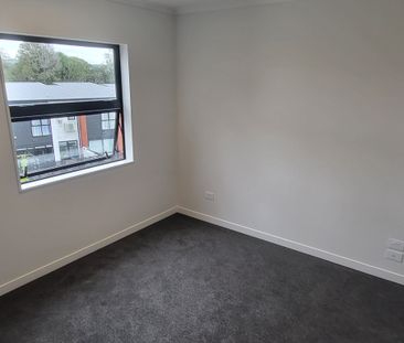 203/30 Shortfin Place, Flat Bush, Auckland ( utilities included Water/Power/Gas and broadband ) !!!! - Photo 3