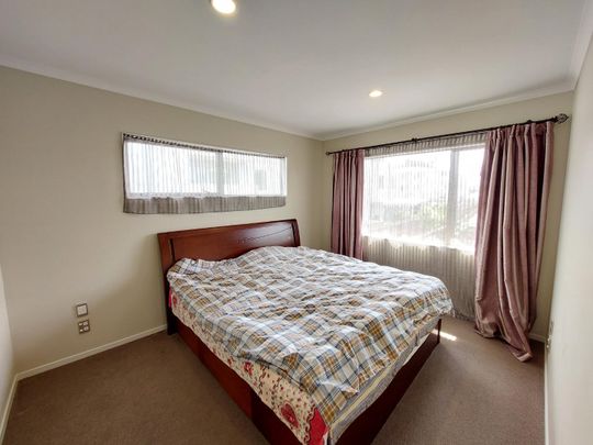 Family House In Henderson - Photo 1