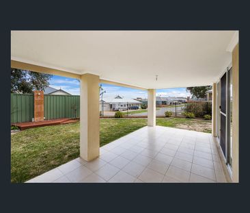 Family Oasis: 4-Bed House with AC, Modern Kitchen & Easy-Care Gardens - Photo 1